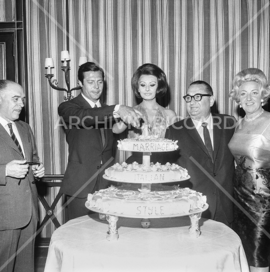 Sophia Loren - 1964 - cocktail fine riprese Matrimonio all italiana - con Marcello Mastroianni - 304