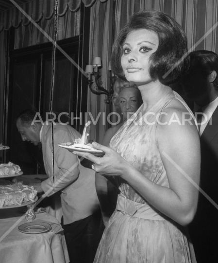 Sophia Loren - 1964 - cocktail fine riprese Matrimonio all italiana - con Marcello Mastroianni - 309