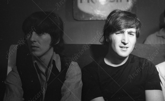The Beatles - 1964 - 47 - Conferenza Stampa - George Harrison - John Lennon