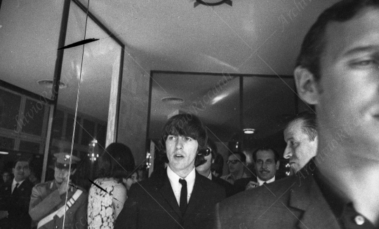 The Beatles - 1964 - 56 - Prima del concerto