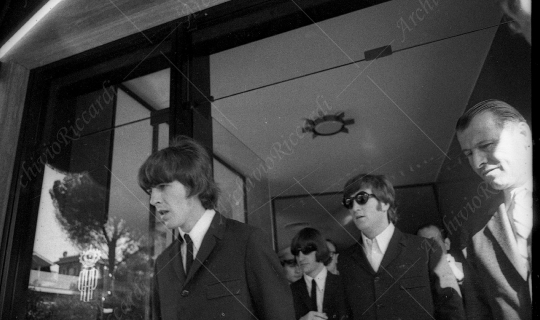 The Beatles - 1964 - 57 - Prima del concerto