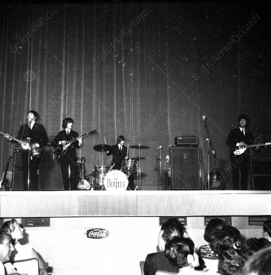 The Beatles - 1964 - 73 - Concerto Teatro Adriano