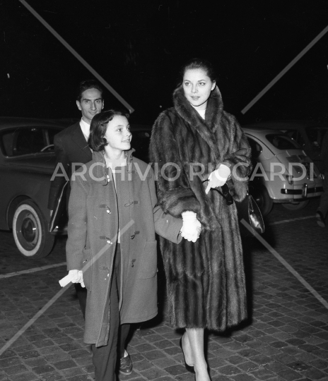 Virna Lisi - 1957 - con Serenella Spaziani - 007