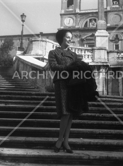 Virna Lisi - 1968 - set a Piazza di Spagna - 110
