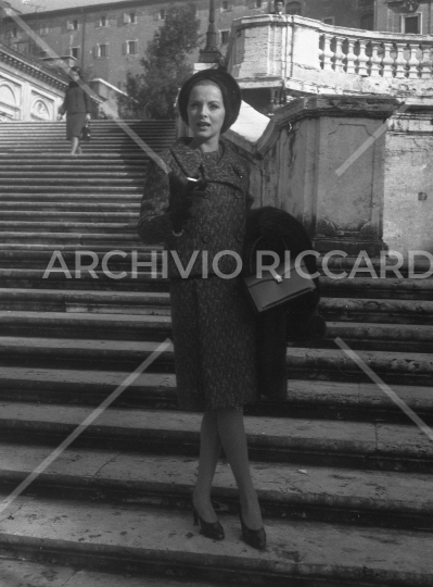 Virna Lisi - 1968 - set a Piazza di Spagna - 111