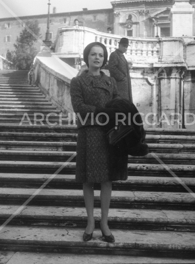 Virna Lisi - 1968 - set a Piazza di Spagna - 117