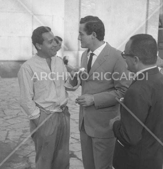 Vittorio Gassman - 1960 - 036 - con Alberto Sordi - Set di Tutti a casa