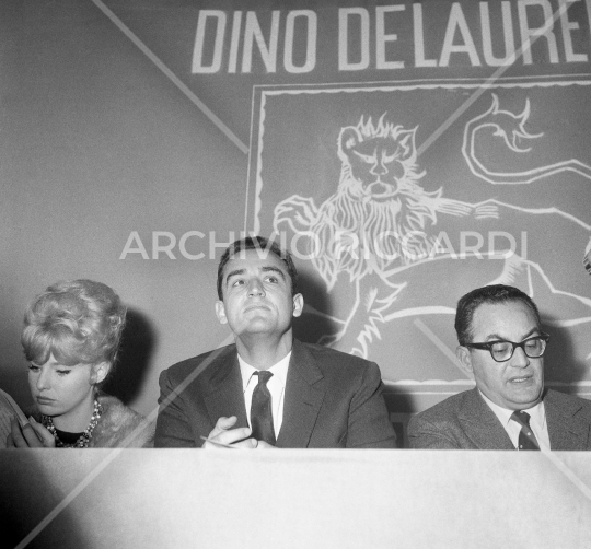 Vittorio Gassman - 1960 - 037 - con Annette Stroyberg e Dino De Laurentis